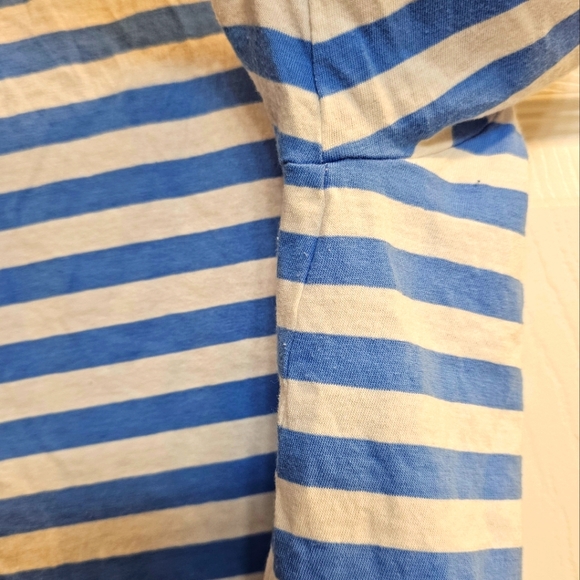 ✨️3/$20 Tees✨️ H&M Blue and White Striped Cropped Tee Women's Medium - Picture 7 of 12